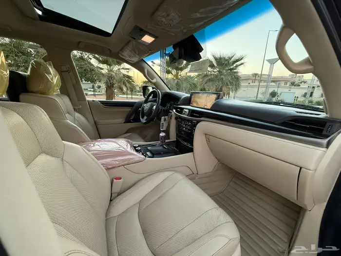 لكزس LX570 فل كامل 2019 الحد 250 الف 5