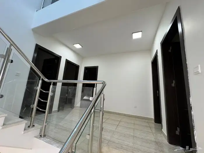 فيلا للاجار في حي خزام 5