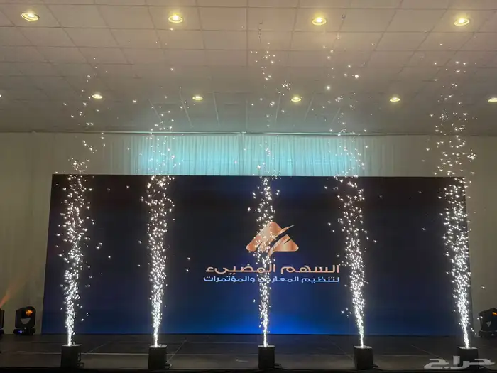 للبيع شاشة ليد p3 ان دور 40 متر بكامل اغراضها 8