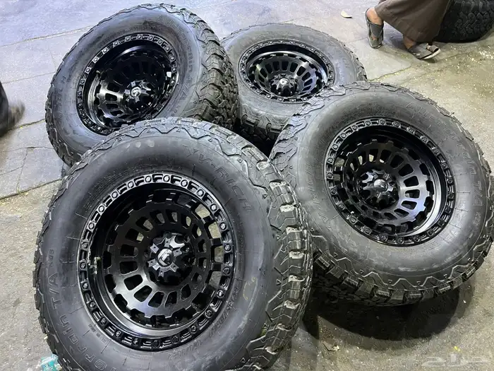 جنوط فيول مع كفرات فيرتيش نص حجري مقاس 285 70 17 12