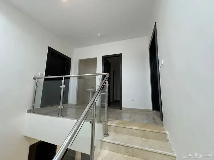 فيلا للاجار في حي خزام 4