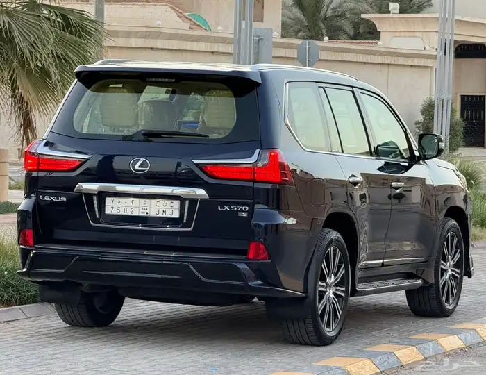 لكزس LX570 فل كامل 2019 الحد 250 الف 7