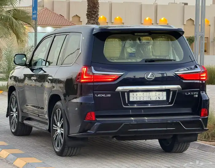 لكزس LX570 فل كامل 2019 الحد 250 الف 19