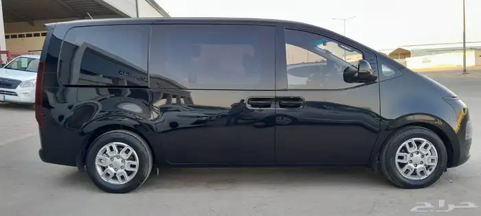 هونداي ستاريا 2023 بنزين 5