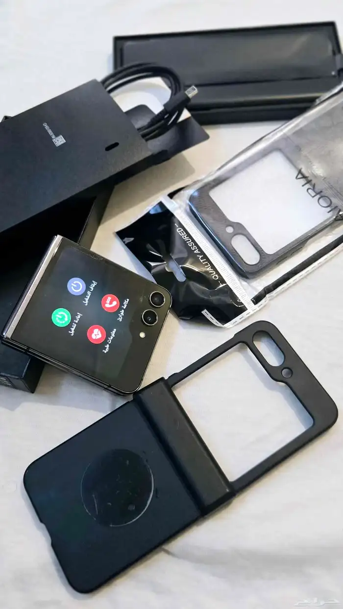 سامسونج 5g zflip 5 ذاكره 512 بكرتونه 14
