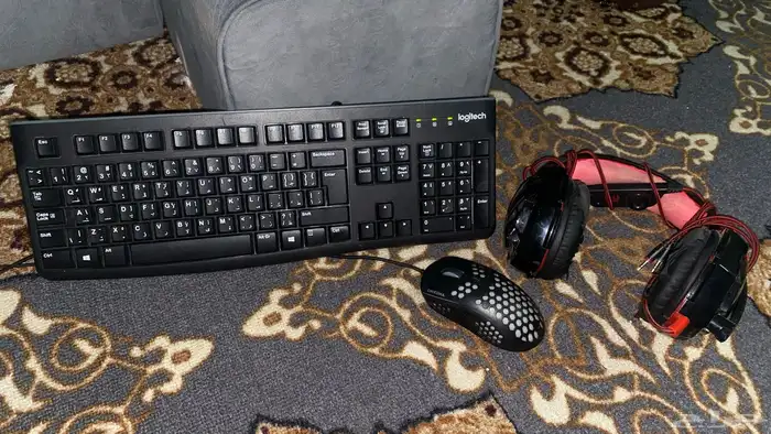 اسلام عليكم يا اخوان العرض هو كيبورد و جهازين ماوس و س ماعا 2