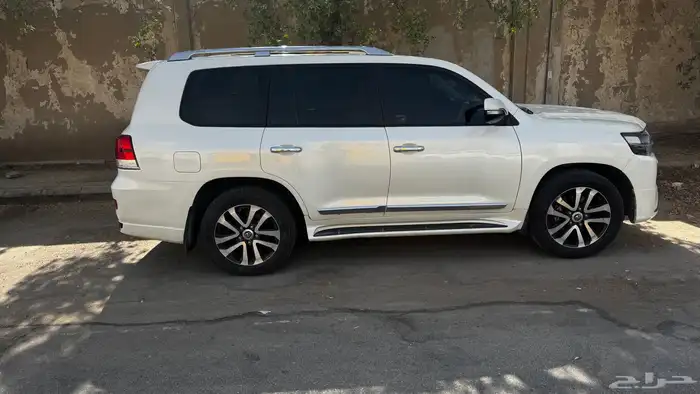 جيب لا ند كروزر 2019 10