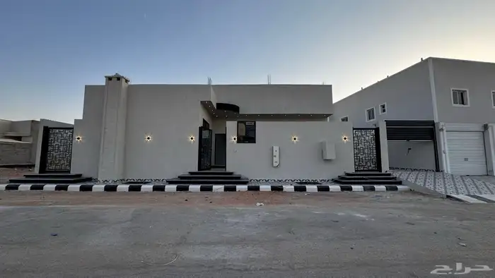 للبيع دور ارضي فاخر في حي افاق الصفا 0