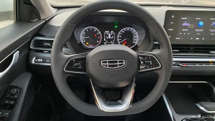 جيلي ام جراند 2026 ستاندر خليجي(بنزين)1.5L 8