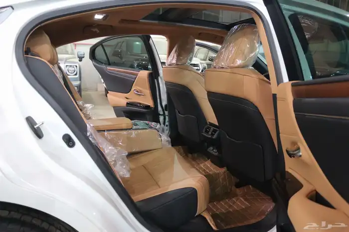 لكزس ES350 فئة CC موديل 2025 عداد1500 كم خليجي بسعر 220.000 11