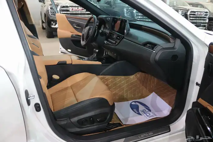 لكزس ES350 فئة CC موديل 2025 عداد1500 كم خليجي بسعر 220.000 9