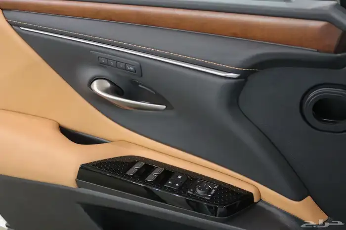 لكزس ES350 فئة CC موديل 2025 عداد1500 كم خليجي بسعر 220.000 20