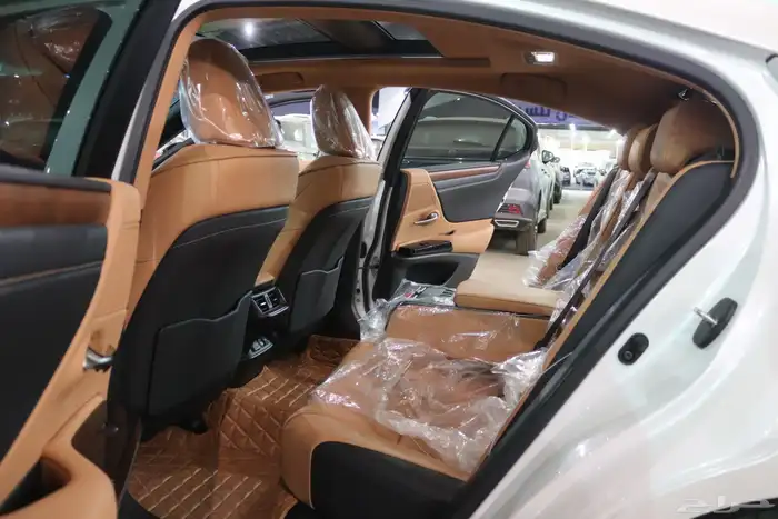 لكزس ES350 فئة CC موديل 2025 عداد1500 كم خليجي بسعر 220.000 13