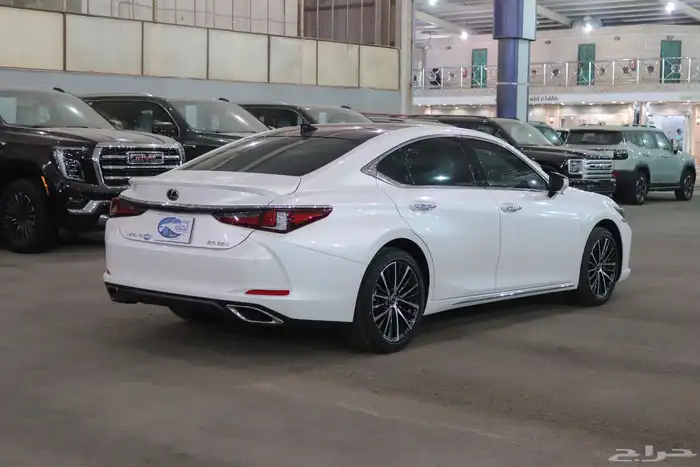 لكزس ES350 فئة CC موديل 2025 عداد1500 كم خليجي بسعر 220.000 5