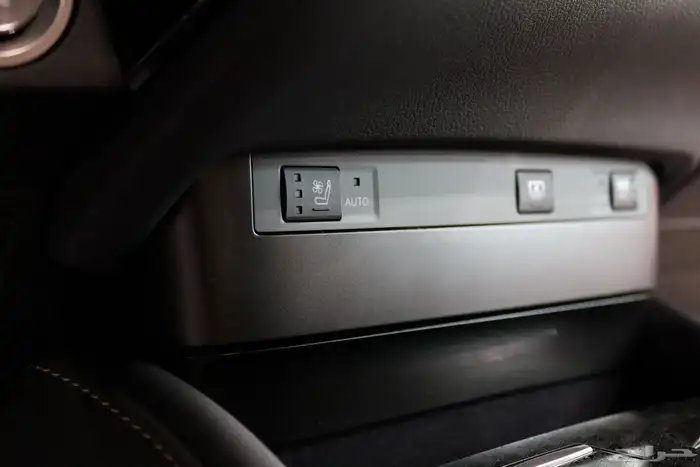 لكزس ES350 فئة CC موديل 2025 عداد1500 كم خليجي بسعر 220.000 18