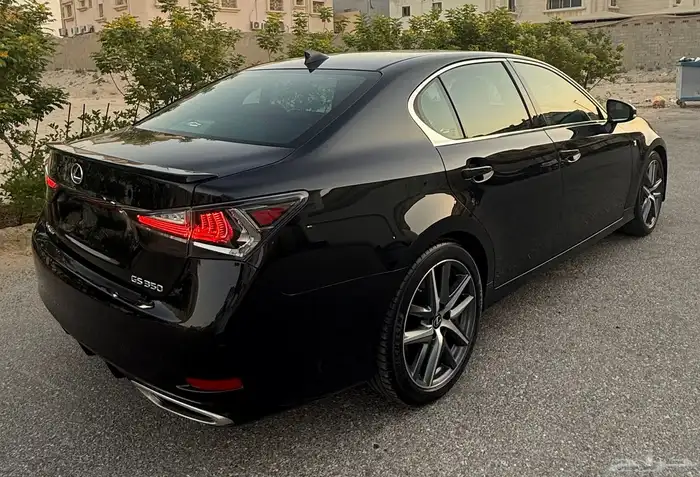 للبيع لكزس GS F 2017 مالك أول نظييف 12