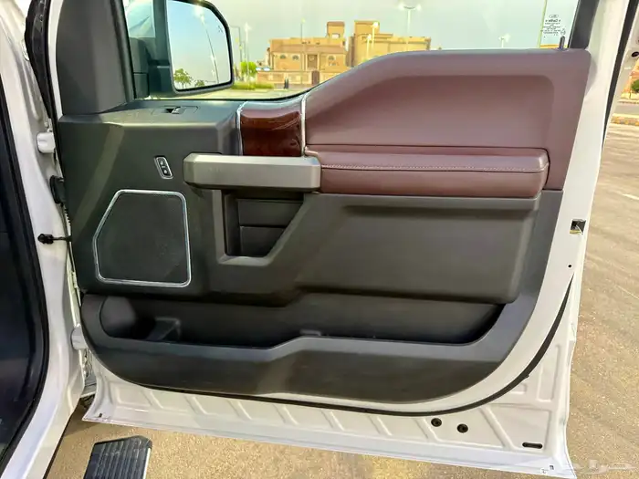 فورد F-150 بلاتنيوم مخزن شبة جديد 28