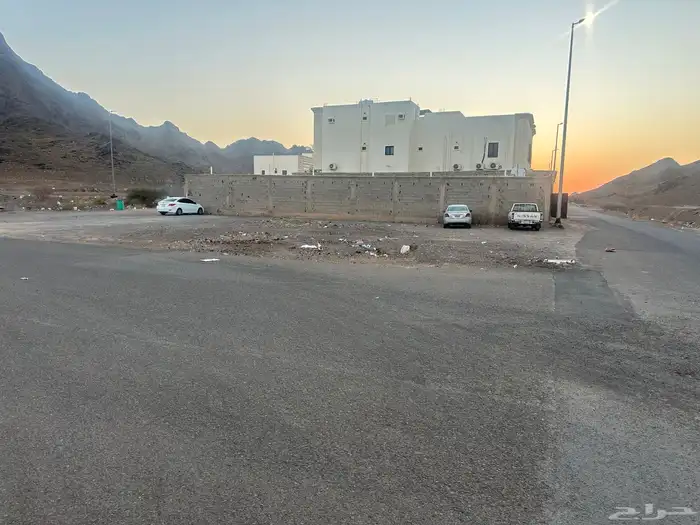 ارض للبيع المدينة المنورة في حي العزيزية ثلاث واجهات 1