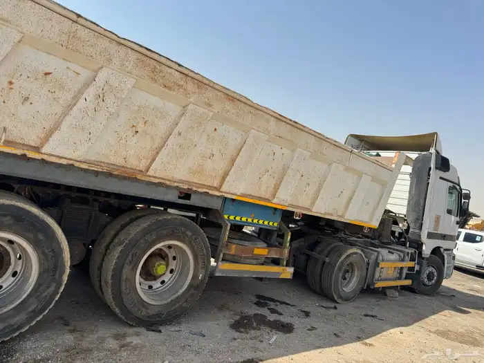 للبيع راس تريلا مرسيدس 2001 نظيف جدا جاهزة 25