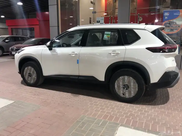 نيسان اكستريل 2025 لؤلؤي 5 مقاعد دبل 1