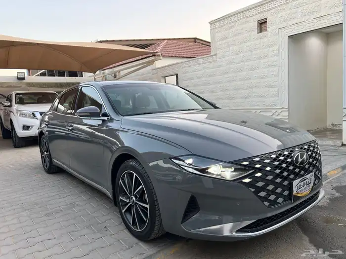 ازيرا 2023 سمارت 6سلندر نظيف جدا لدى قمة الاطلال 2
