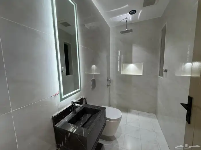 للبيع فيلا دورين وملحق في حي النواريه تشطيب vip 10