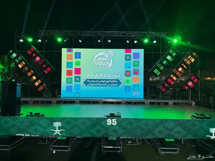 للبيع شاشة ليد p3 ان دور 40 متر بكامل اغراضها 0