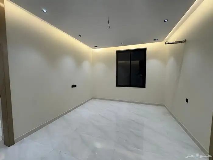 للبيع فيلا دورين وملحق في حي النواريه تشطيب vip 0