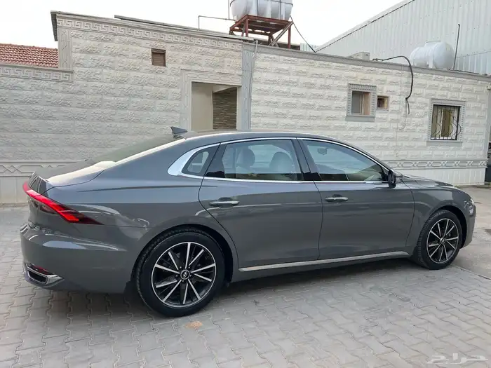ازيرا 2023 سمارت 6سلندر نظيف جدا لدى قمة الاطلال 15