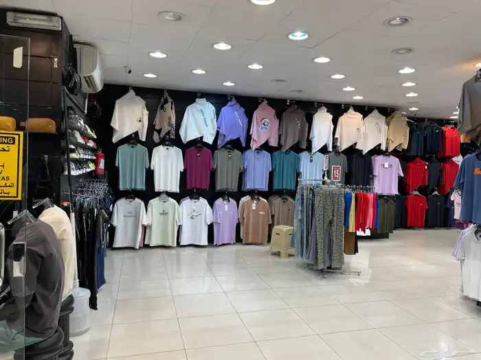 مساحة المحل 218 ايجار المحل 45 دفعتين 8