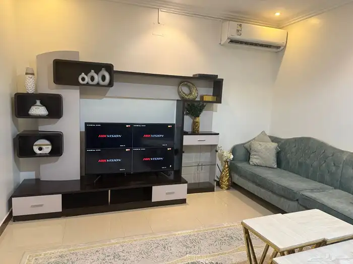 كنب مقاس 6 في 4 وسجادة وستارة نضيف جدا المكان حي السعادة 2