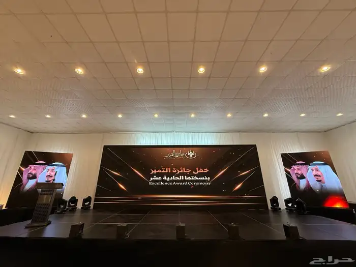 للبيع شاشة ليد p3 ان دور 40 متر بكامل اغراضها 9