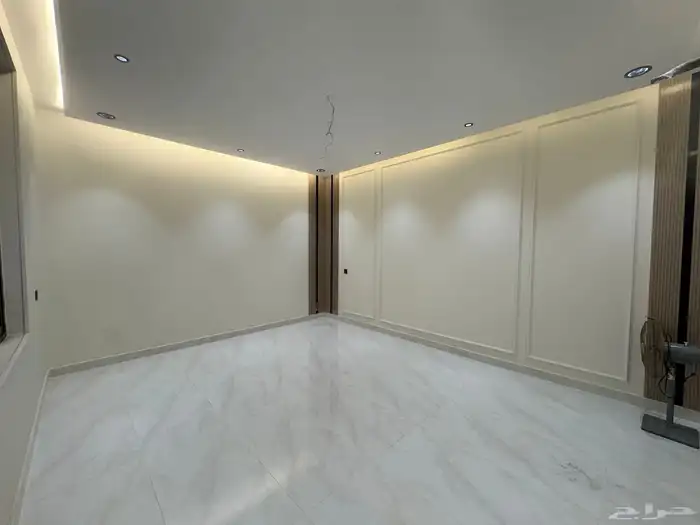 للبيع فيلا دورين وملحق في حي النواريه تشطيب vip 12