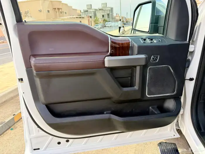 فورد F-150 بلاتنيوم مخزن شبة جديد 25