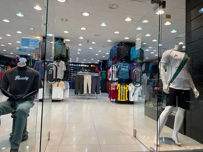 مساحة المحل 218 ايجار المحل 45 دفعتين 7