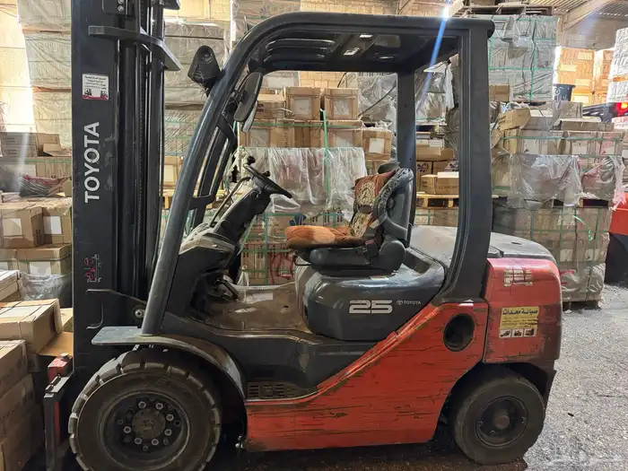 رافعه تيوتا بحاله جيده 2.5 طن 3