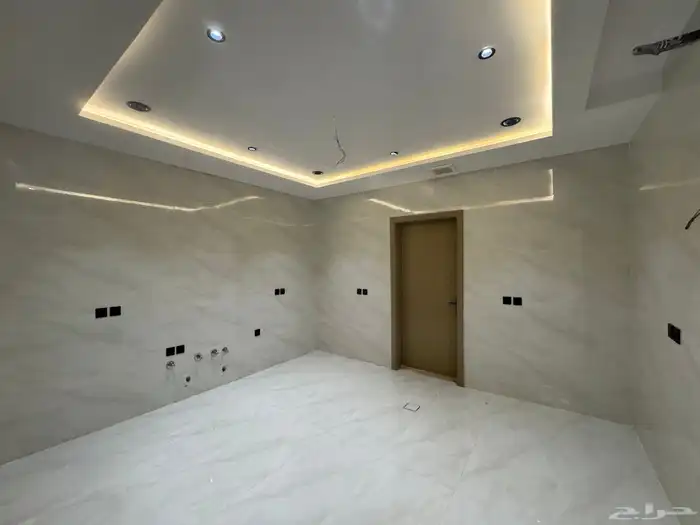 للبيع فيلا دورين وملحق في حي النواريه تشطيب vip 5