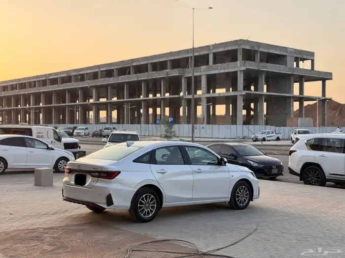 تويوتا يارس 2023 ابيض 5