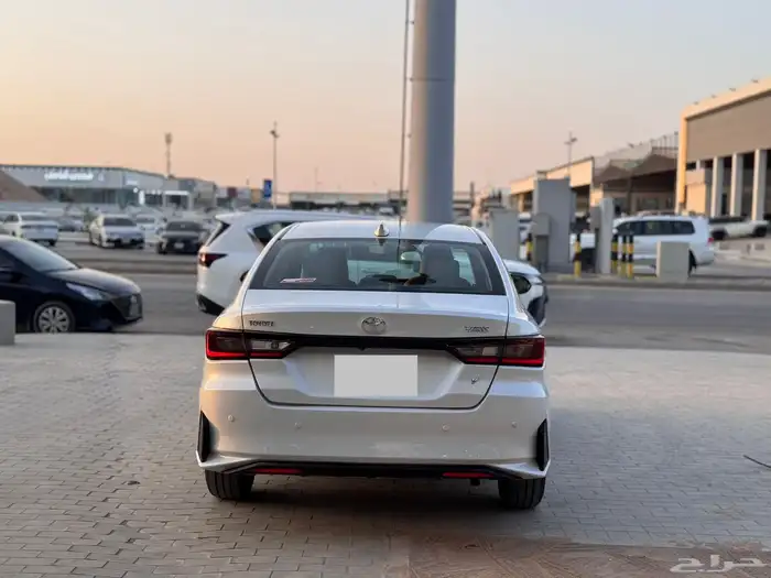تويوتا يارس 2023 ابيض 6