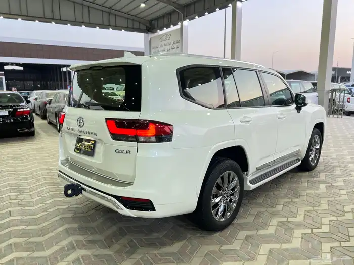 تويوتا لاندكروزر GXR L3. 2025 بنزين سعودي ماشي 18 الف 5