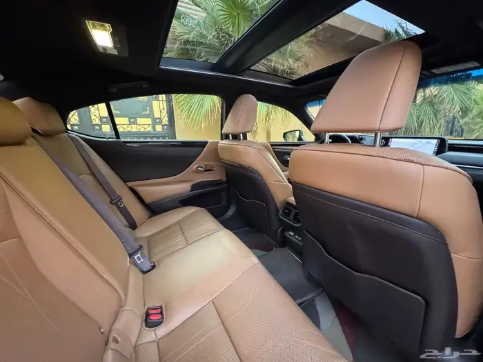 لكزس ES350 2020 بحالة الوكالة 18