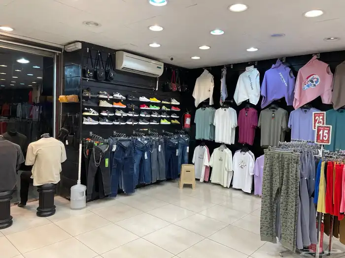 مساحة المحل 218 ايجار المحل 45 دفعتين 2
