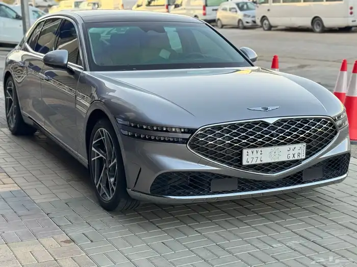 جنسس G90 2023 رويال على الضمان عداد 8 الاف 1