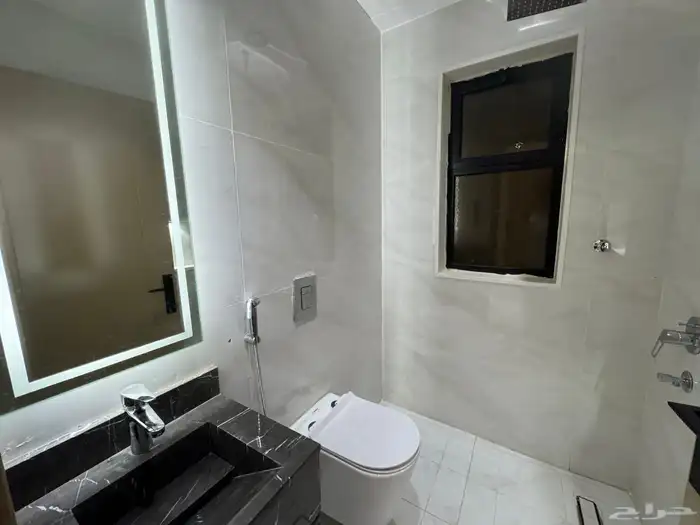 للبيع فيلا دورين وملحق في حي النواريه تشطيب vip 1