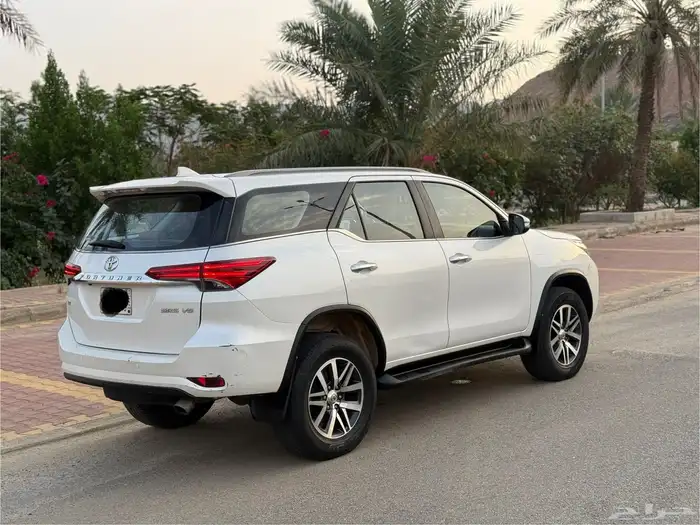 فورتشنر 2016 بدي وكاله 6سلندر اول مالك VX2شنطه كهرب 3