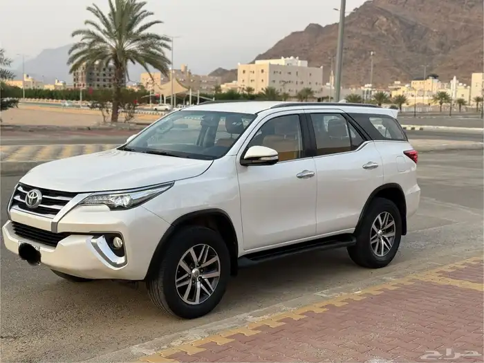 فورتشنر 2016 بدي وكاله 6سلندر اول مالك VX2شنطه كهرب 0