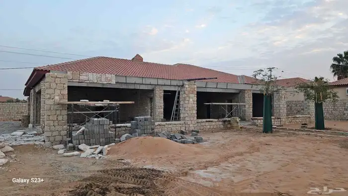 توريد وتنفيذ جميع أعمال القرميد والعوازل مجالس خارجية واسترا 2