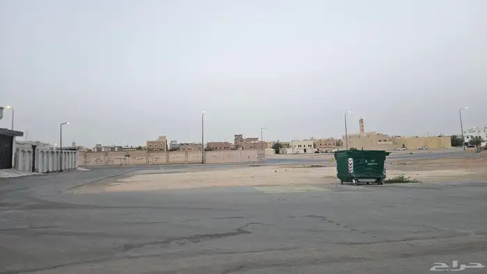 للبيع ارض مساحتها 1300 م على ثلاث شوارع في حي السعادة الرياض 0