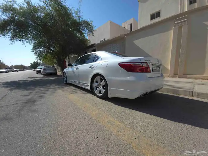 للبيع لكزس LS460 2010 f sport اف سبورت وارد اليبان 9