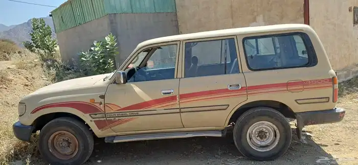 سياره جيب صالون 93 مجدد غير مفحوص شرط مكينه محركاته يحتاج ب 0